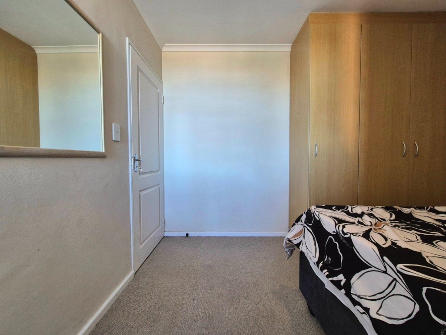 To Let 2 Bedroom Property for Rent in Wynberg Western Cape